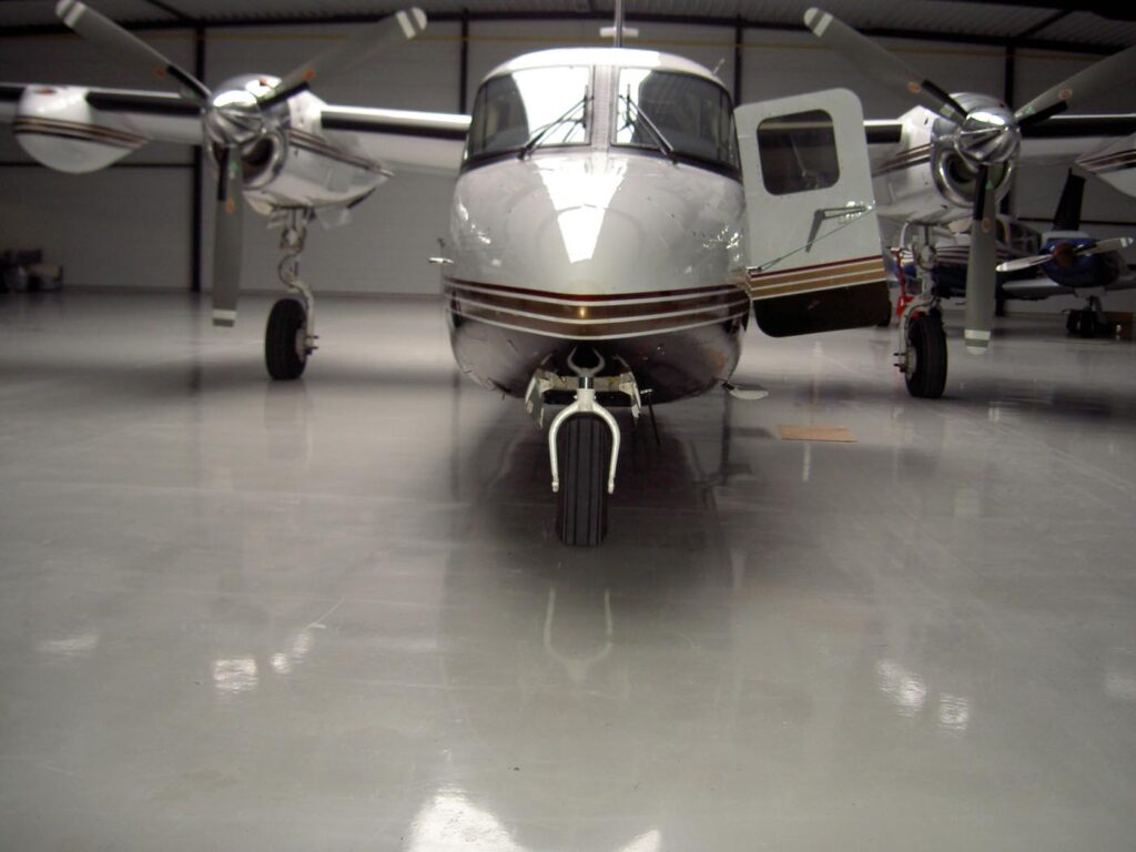 Epoxy coating vliegtuighangar