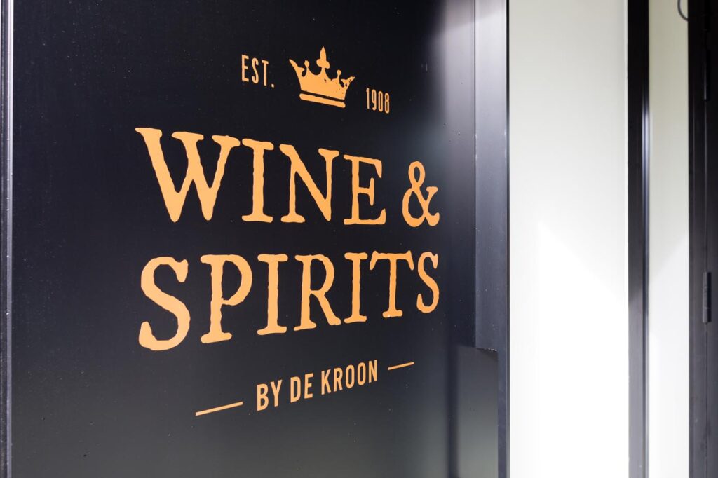 renovatie PU gietvloer met wolkeffect De Kroon Wine & Spirits Wijnegem