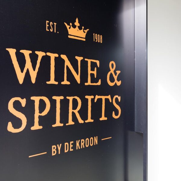 renovatie PU gietvloer met wolkeffect De Kroon Wine & Spirits Wijnegem