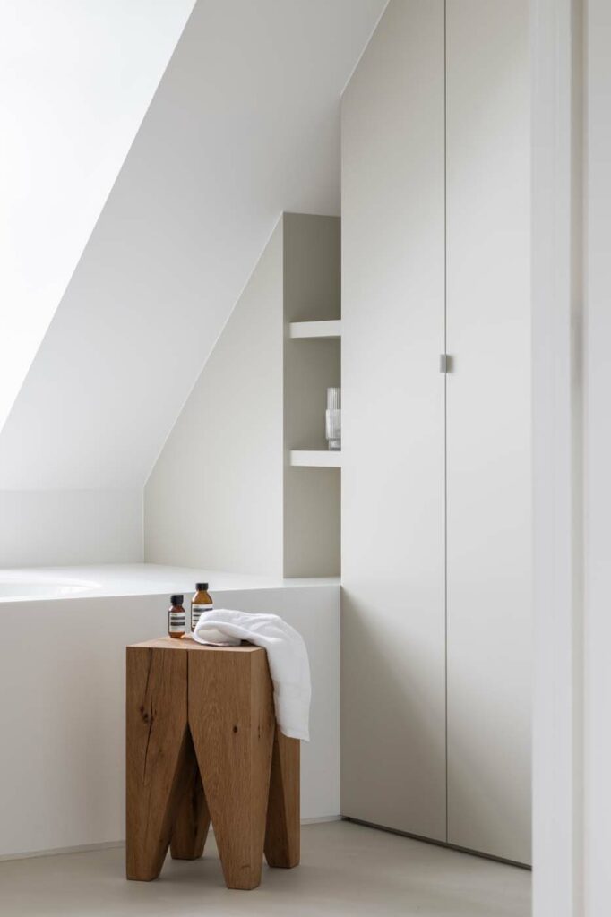 Beton-ciré vloer en wand badkamer